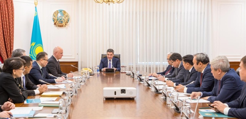 По поручению Главы государства Правительством принимаются меры по обеспечению макроэкономической стабильности и нивелированию негативных последствий экономических реформ