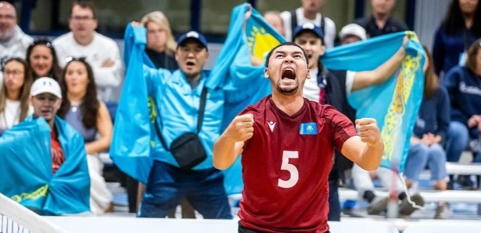 Voleıboldy otyryp oınaýdan álem kýbogi: Qazaqstan quramasy jarys favorıti AQSh-ty utty