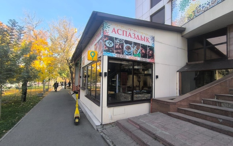 В Алматы под снос попала кулинария с летней террасой В Алматы под снос попала кулинария с летней террасой