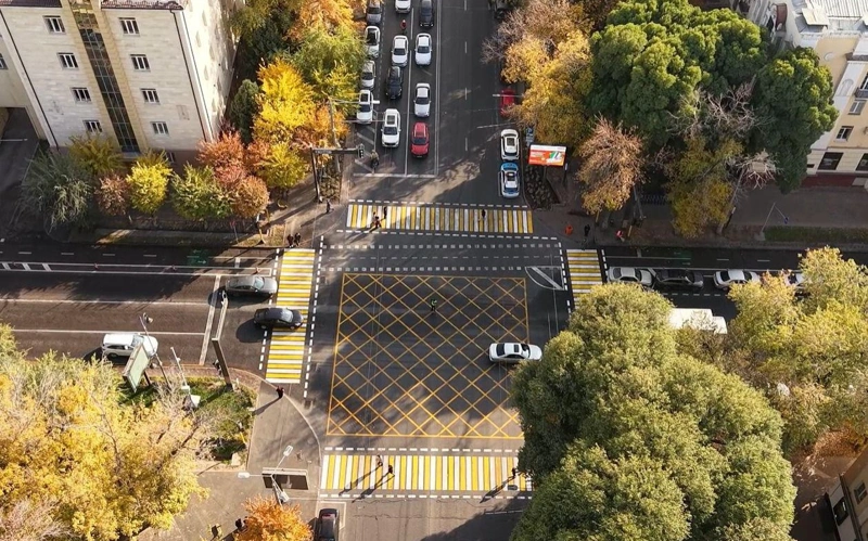 В Алматы появилась «вафельная» разметка на десяти перекрестках