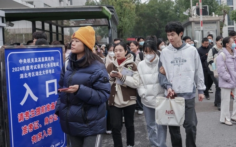 Хитой давлат хизматига ишга қабул қилиш ёшини оширди