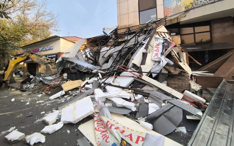 В Алматы под снос попала кулинария с летней террасой