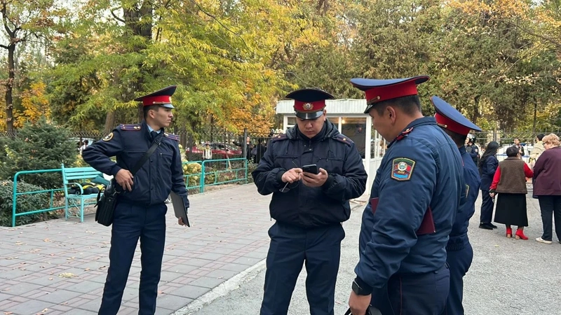 В Бишкеке усилили меры безопасности из-за угроз в адрес школьников 