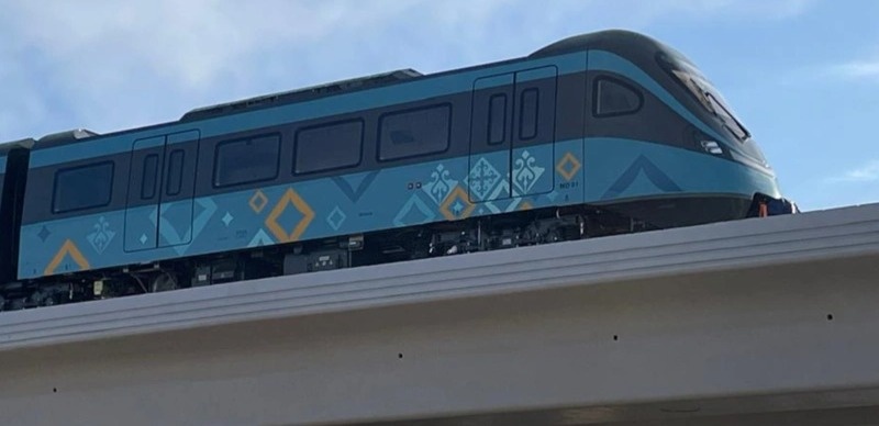 № 104 станциясына LRT-ның үшінші құрамы көтерілді № 104 станциясына LRT-ның үшінші құрамы көтерілді