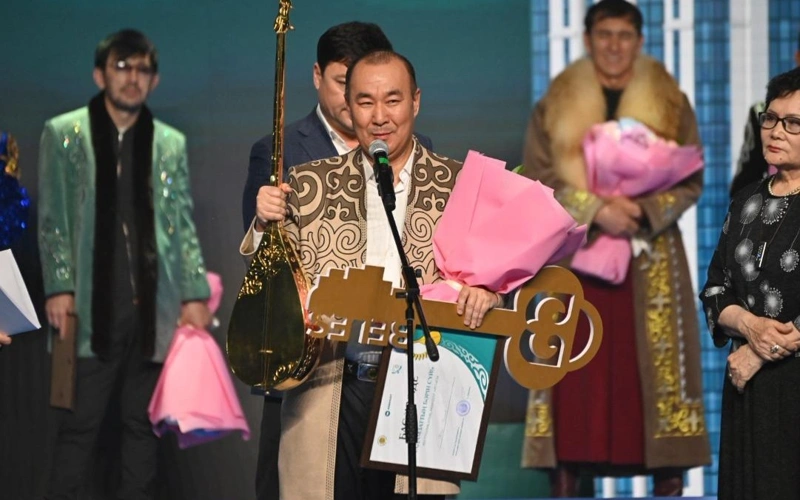 Айбек Калиев завоевал главную награду республиканского айтыса