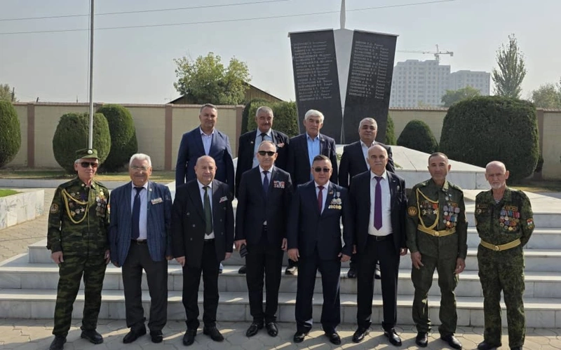 Память воинов-казахстанцев почтили в Душанбе