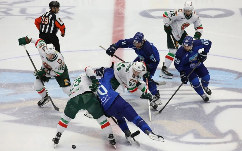 «Барыс» сыграл с казанским «Ак Барсом» 