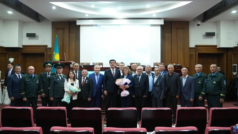 Ерлан Нысанбаев вручил награды сотрудникам лесной отрасли