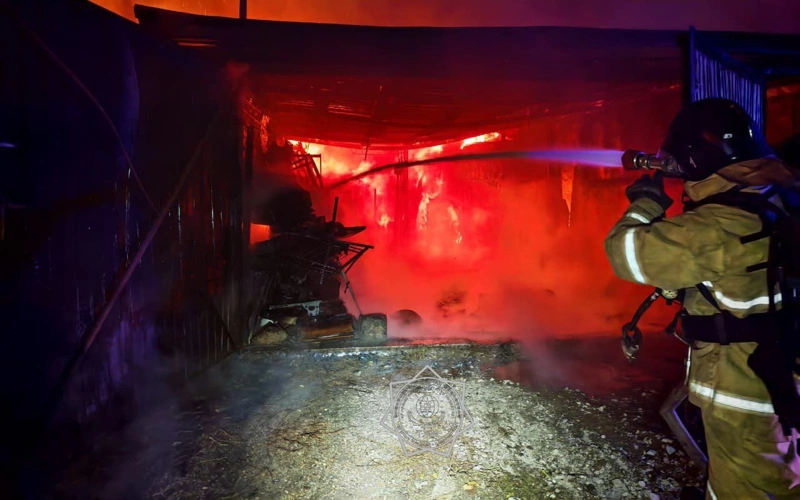 В Жезказгане потушили крупный пожар