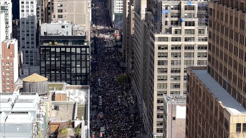 Millions join "No Kings" protests across U.S. amid prolonged gov't shutdown