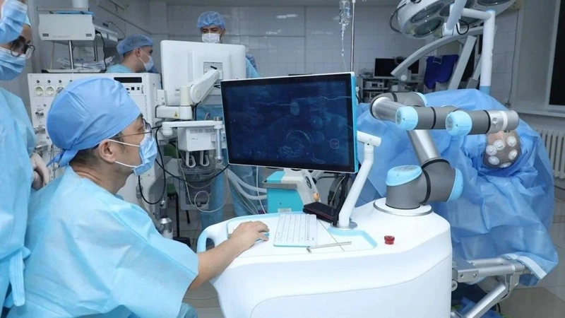 Қарағандыда робот-хирургтің көмегімен миға ота жасалады