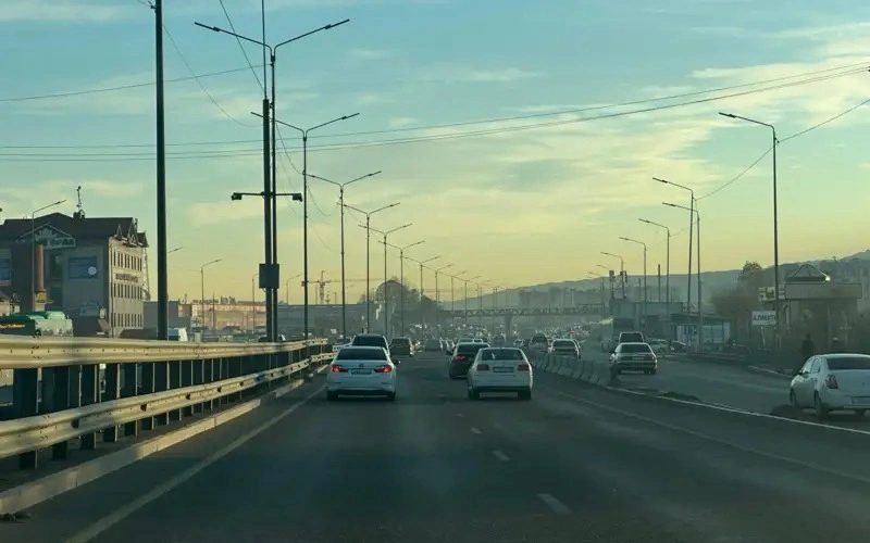 Алматы-Қаскелең арасындағы кептеліс: 4 жолақты жолдар қашан салынады