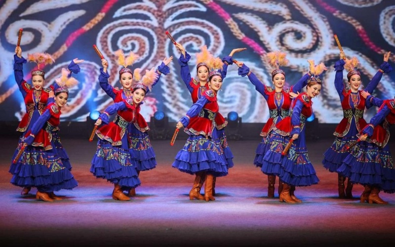 突厥斯坦艺术团亮相西安第十一届&ldquo;丝绸之路艺术节&rdquo; 展示哈萨克民族文化