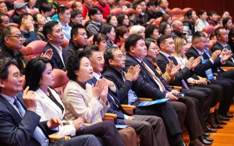 突厥斯坦艺术团亮相西安第十一届&ldquo;丝绸之路艺术节&rdquo; 展示哈萨克民族文化