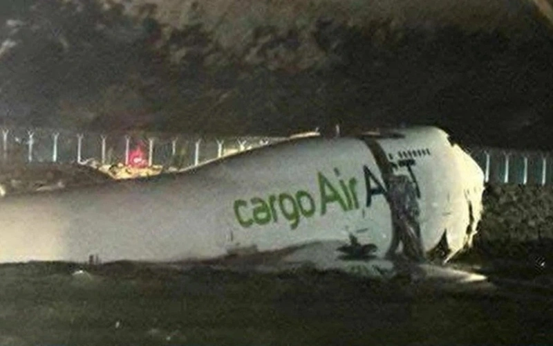 Cargo plane skids into sea after landing in Hong Kong, 2 dies