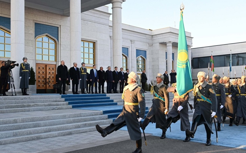 Әзербайжан Президенті Ильхам Әлиев Қазақстанға мемлекеттік сапармен келді Әзербайжан Президенті Ильхам Әлиев Қазақстанға мемлекеттік сапармен келді
