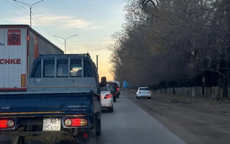 Алматы-Қаскелең арасындағы кептеліс: 4 жолақты жолдар қашан салынады Алматы-Қаскелең арасындағы кептеліс: 4 жолақты жолдар қашан салынады