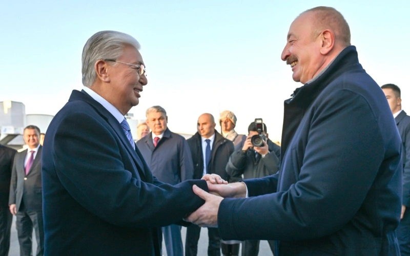 Қасым-Жомарт Тоқаев мәртебелі мейманды Астана әуежайынан күтіп алды. 