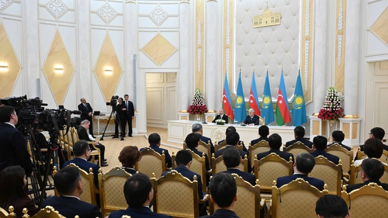 Қазақстан мен Әзербайжан президенттері брифинг өткізді
