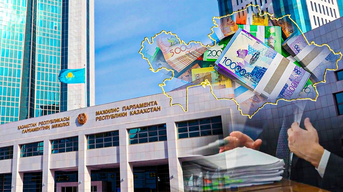 Нәпсіқұмар массажист өз клиентін қатты трассады. Нәпсіқұмар массажист өз клиентін қатты трассады.