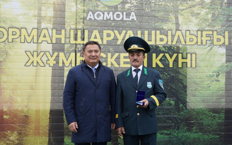 Работники лесного хозяйства Акмолинской области получили технику и награды ко Дню Республики