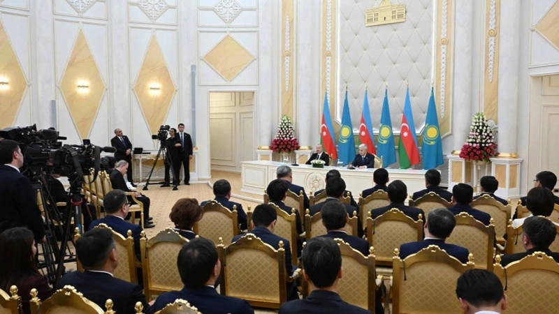 Presidents Kassym-Jomart Tokayev and Ilham Aliyev