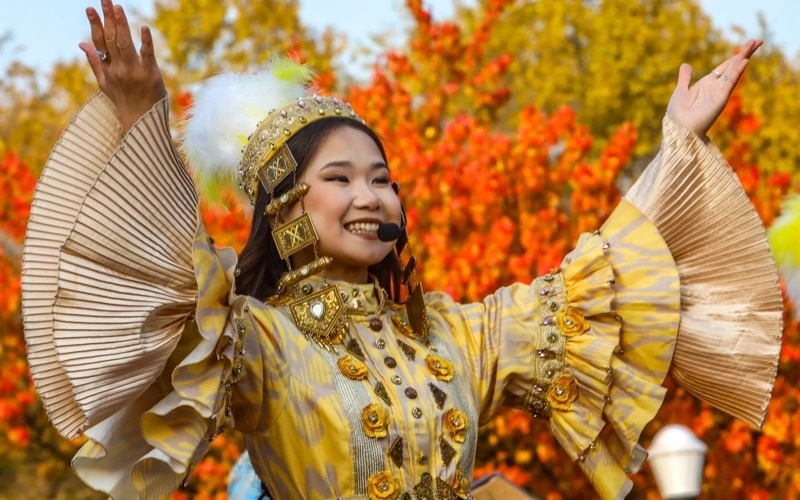 Apple Festival in Almaty: Tons of fruit, music, and good traditions Apple Festival in Almaty: Tons of fruit, music, and good traditions