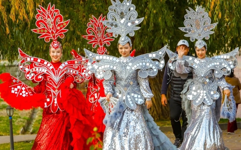 Apple Festival in Almaty: Tons of fruit, music, and good traditions Apple Festival in Almaty: Tons of fruit, music, and good traditions