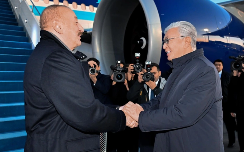 Касым-Жомарт Токаев проводил Ильхама Алиева в аэропорту Астаны