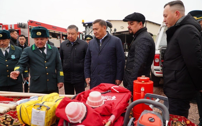 Работники лесного хозяйства Акмолинской области получили технику и награды ко Дню Республики