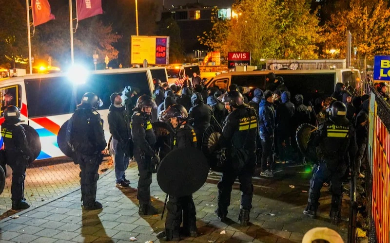 Полиция Нидерландов задержала около 180 болельщиков в канун матча Лиги Чемпионов