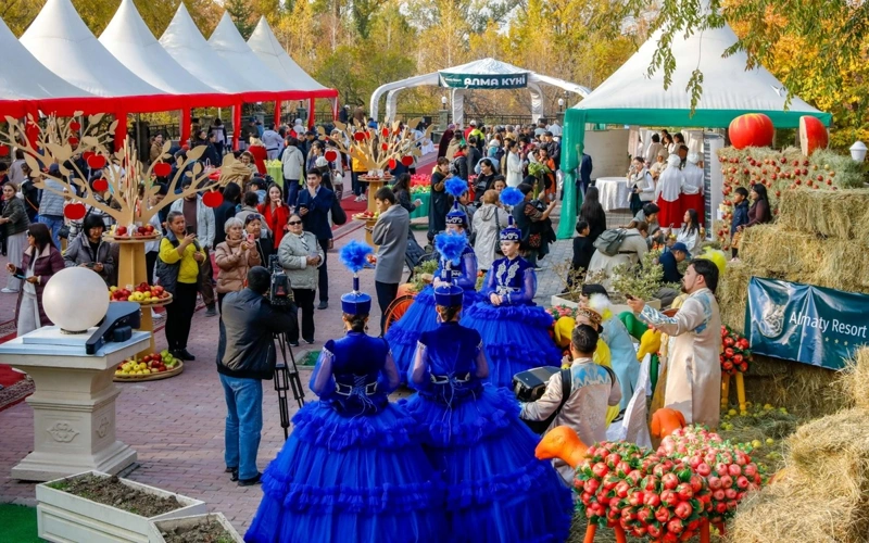 Apple Festival in Almaty: Tons of fruit, music, and good traditions