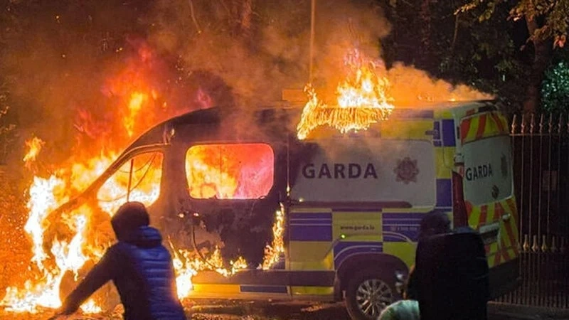 Протесты в Ирландии переросли в беспорядки из-за изнасилования девочки