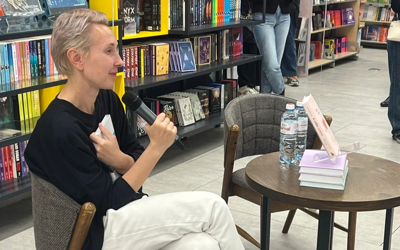 Обнять через слово: в Алматы состоялась встреча с автором бестселлера «К себе нежно»