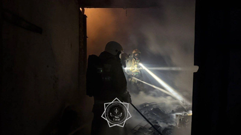 Пожар повышенного ранга тушат в Алматы