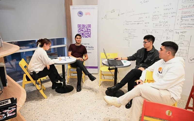 Respýblıka kúni qarsańynda Almaty qalasynda áleýmettik salany damytýǵa, qalalyq ınfraqurylymdy jańǵyrtýǵa, ómir súrý sapasyn arttyrýǵa jáne ekonomıkalyq áleýetti keńeıtýge baǵyttalǵan 60-tan astam joba júzege asyrýdyń sońǵy kezeńine jetti. 