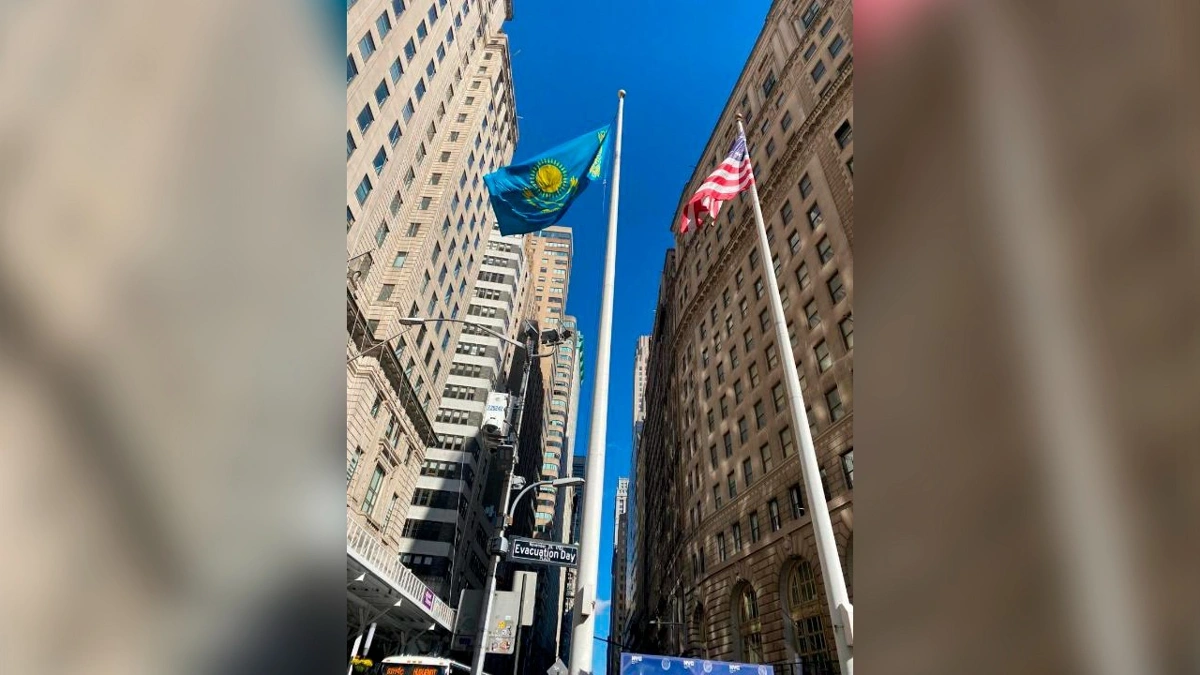 Ол қалың әтешті шарларымен бірге жұтып қойды Свингерлердің секс порносын қараңыз