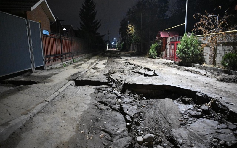 В Алматы лишили аккредитации технадзор после обвала асфальта В Алматы лишили аккредитации технадзор после обвала асфальта