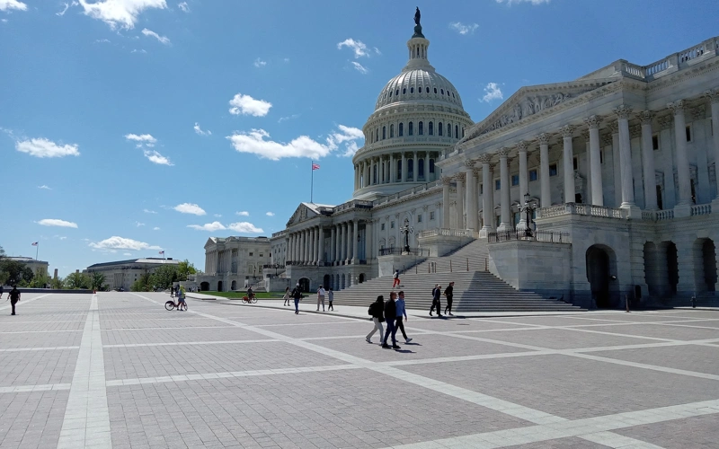 Шатдаун в США стал вторым по длительности в истории