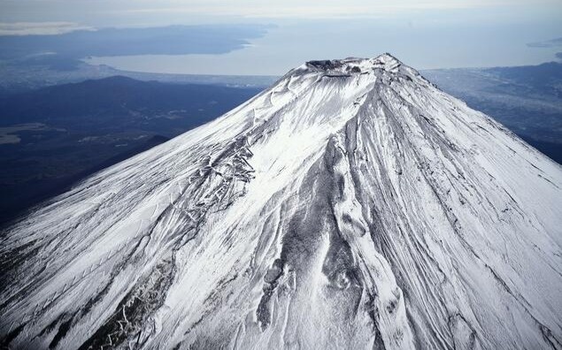 Mt. Fuji gets season's first snowcap Mt. Fuji gets season's first snowcap