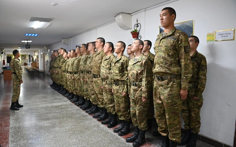 Eń boıshań sarbaz teńiz jaıaý áskerlerinde qyzmet etedi 