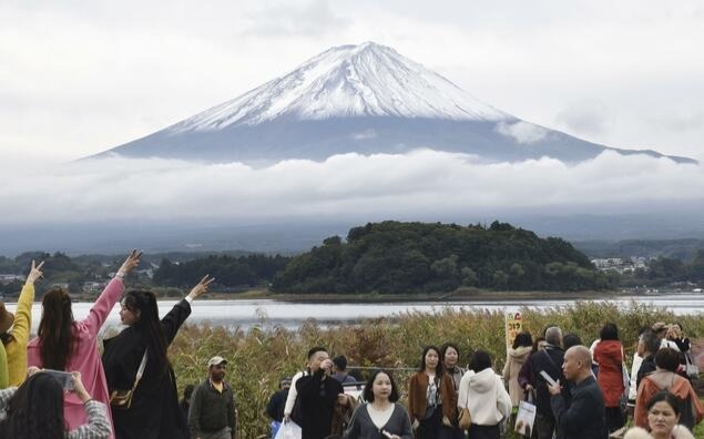 Mt. Fuji gets season's first snowcap Mt. Fuji gets season's first snowcap