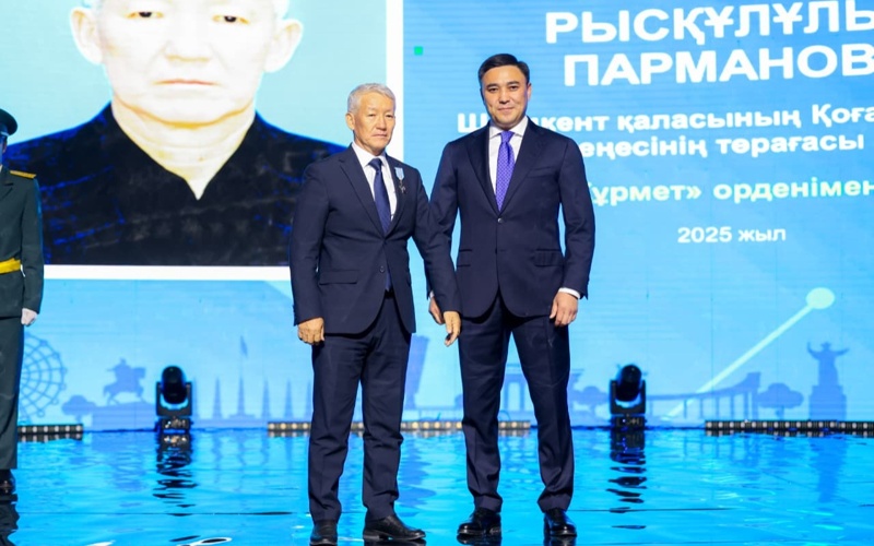 День Республики и 35-летие Декларации о государственном суверенитете отметили в Шымкенте Шымкент