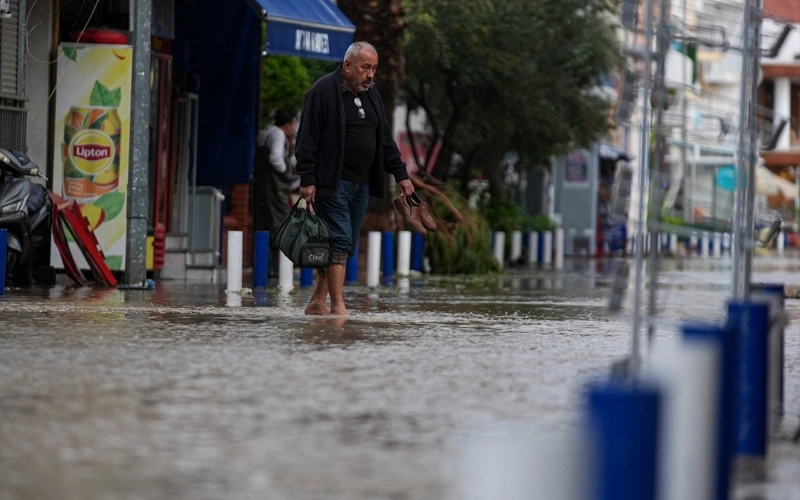 Наводнение в Турции: проливные дожди затопили Измир и прибрежные районы