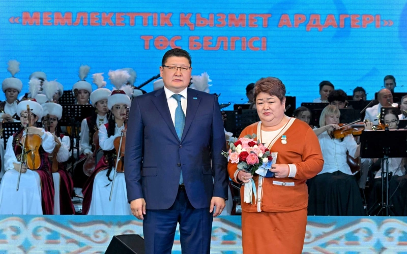 В области Абай наградили ветерана государственной службы