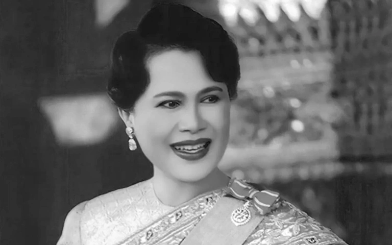 Thailand's queen mother Sirikit dies at 93