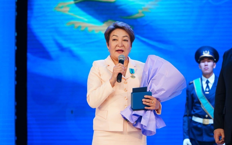 50-den astam aqmolalyq memlekettik nagradamen marapattaldy. 50-den astam aqmolalyq memlekettik nagradamen marapattaldy.