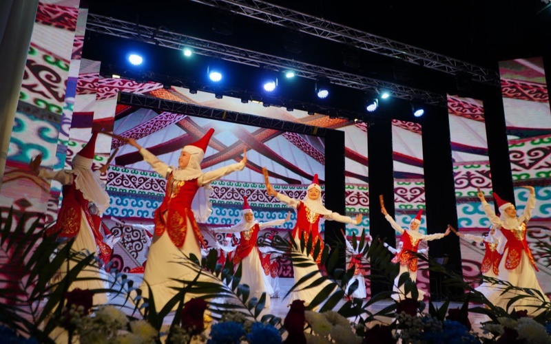 50-den astam aqmolalyq memlekettik nagradamen marapattaldy. 50-den astam aqmolalyq memlekettik nagradamen marapattaldy.