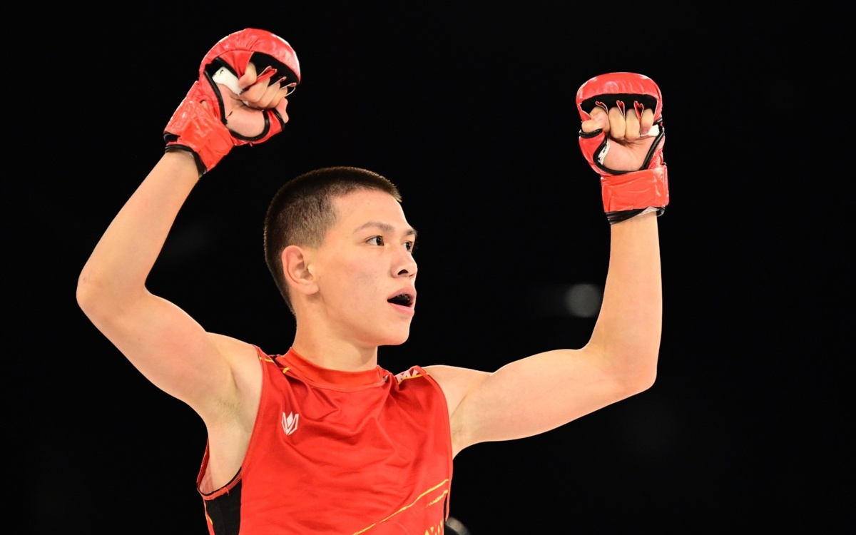 Жеңіл көйлектегі секс