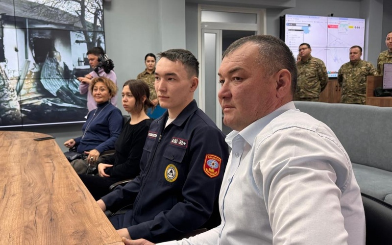 Медали получили спасшие детей из огня герои в Акмолинской области Медали получили спасшие детей из огня герои в Акмолинской области